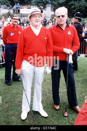 BOB HOPE 1981: Ready for the off, Bob Hope (left) and former US President Gerald Ford at Moor Park golf course in Hertfordshire where they took part in Hope's pro-am golfing tournament. Stock Photo