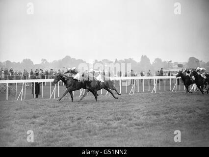 High Perch, with J. Lindley up and owned by Sir Harold Werher, (9) wins from Janus, E. Mercer up (11), Stock Photo