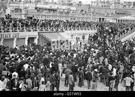 British Crime - Gangs - Mods and Rockers - Brighton - 1964 Stock Photo