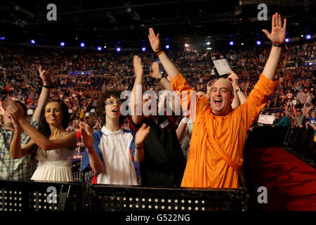 Darts - McCoys Premier League - O2 Arena. General view of fans enjoying the atmosphere Stock Photo