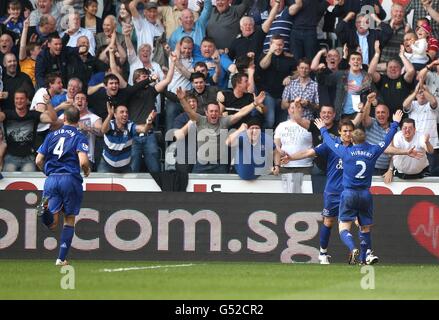 Everton's Nikica Jelavic (second right) celebrates with his team-mate Tony Hibbert (centre) after scoring his team's second goal Stock Photo