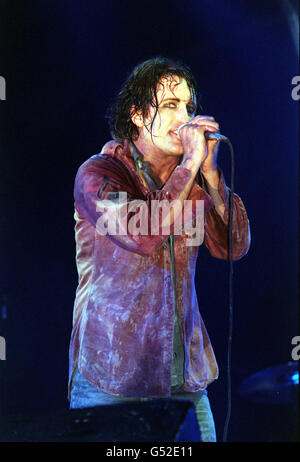 Trent Reznor, lead singer of the American industrial rock band Nine Inch Nails, performing on stage at the Glastonbury Music Festival 2000 in Pilton, Somerset. Stock Photo