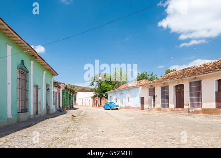 Cuba, Sancti Spíritus, Trinidad, street scene with vintage car Stock Photo