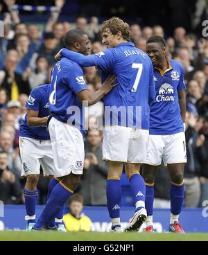 Everton's Victor Anichebe (second left) celebrates with his team-mate Nikica Jelavic (second right) after scoring his team's second goal Stock Photo