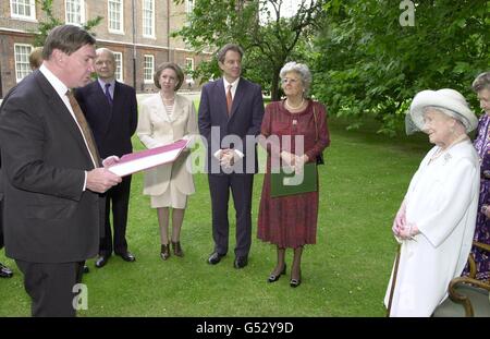 The Queen Mother listens to a message of congratulations on her 100th birthday, from the House of Lords, read by Lord Irvine. The Queen Mother was congratulated by both houses of Parliament, in the garden of Clarence House. * with (background left to right: William Hague, Margaret Beckett, Prime Minister Tony Blair, and Speaker of the House of commons Betty Boothroyd listening) in the garden of Clarence House. Stock Photo