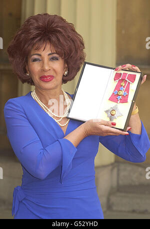 Welsh singer Dame Shirley Bassey after she received her award, presented to her by Queen Elizabeth II during an investiture ceremony held at Buckingham Palace, in London. Stock Photo