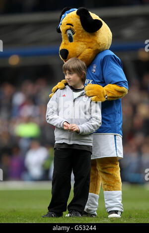 Soccer - npower Football League Championship - Birmingham City v Crystal Palace - St Andrew's. A young participant in the chip 'n' win competition at half time with Birmingham City mascot Belle Brummie Stock Photo