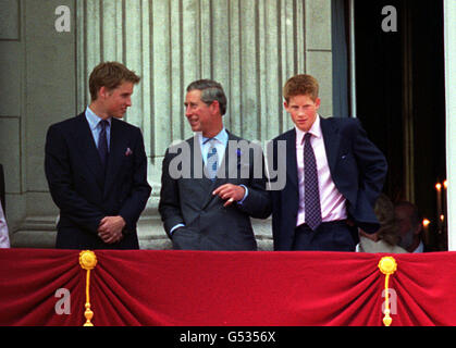 (L-R) Prince William, Prince of Wales and Prince Harry on the balcony of Buckingham Palace, during Queen Elizabeth, The Queen Mother 100th Birthday celebrations in London. Stock Photo