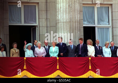 Members of the Royal family join the Queen Mother with her daughters the Queen and Princess Margaret (L) on the balcony of Buckingham Palace, London, to celebrate her 100 birthday. * (L-R) Princess Eugenie, Earl of Wessex (partially hidden), the Duke of Edinburgh, the Countess of Wessex, Prince William, Prince Charles, Prince Harry, Princess Michael of Kent, Prince Michael of Kent, the Duchess of Kent and Duke of Kent. Stock Photo