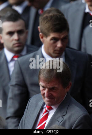 Liverpool's Steven Gerrard (top) and Liverpool manager Kenny Dalglish (front) leave a memorial service at Liverpool's Anfield Stadium. PRESS ASSOCIATION Photo. Picture date: Sunday April 15, 2012. 96 Liverpool fans died as a result of a crush during an FA Cup Semi Final against Nottingham Forest at Sheffield Wednesday's Hillsborough stadium in 1989. Photo credit should read: Dave Thompson/PA WireLiverpool's Anfield stadium, to mark the 23rd anniversary of the Hillsborough Disaster. PRESS ASSOCIATION Photo. Picture date: Sunday April 15, 2012. Kenny Dalglish, Liverpool FC manage, his entire Stock Photo