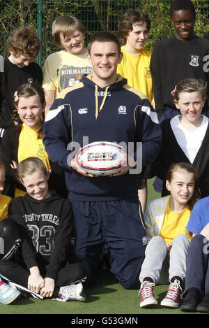 Scotland 7s player Adam Ashe returns to his former school, Alva Primary School in Clackmannanshire, to meet pupils ahead of the Emirates Airline Glasgow 7s. Stock Photo