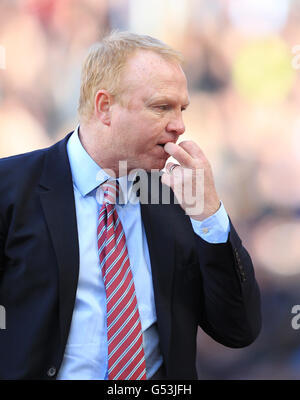 Soccer - Barclays Premier League - Aston Villa v Sunderland - Villa Park. Aston Villa's manager Alex McLeish bites his nails Stock Photo