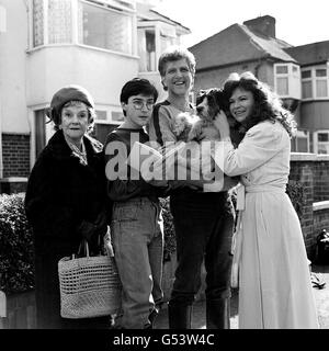 The cast if Thames TV dramatisation of Sue Townsends best seller, The secret Diary of Adrian Mole, aged 13 and 3 quarters on location in Harrow, London. * (L-R) Beryl Reid (Grandma), Gian Sammarco (Adrian), Stephen Moore and Julie Walters (Adrian's parents). Stock Photo