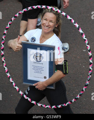 Athletics - 32nd Virgin London Marathon. A runner achieves the world record for spinning a hoola-hoop during the 32nd Virgin London Marathon in London. Stock Photo