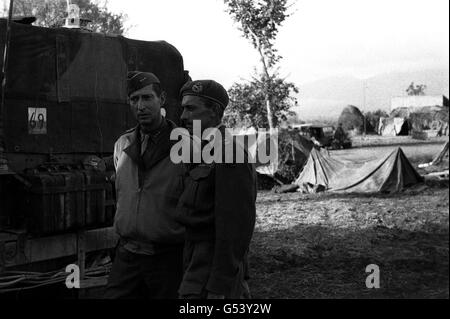 ITALY 1943: United States Army General Mark Clark (left) with a high-ranking British Army officer at Salerno, Southern Italy, during a visit by General Eisenhower shortly before the Italian capitulation. Clark went on to lead the Allied forces into the open city of Rome on 4/6/44. Picture from PA Second World War collection. Stock Photo