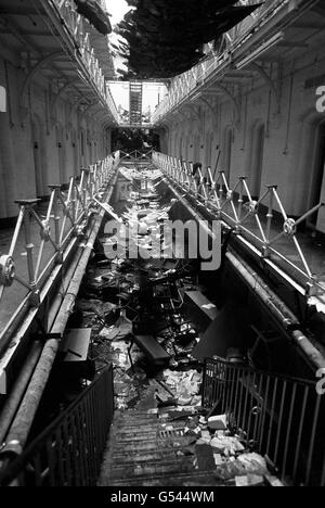 HULL PRISON RIOT: 1976 Stock Photo - Alamy