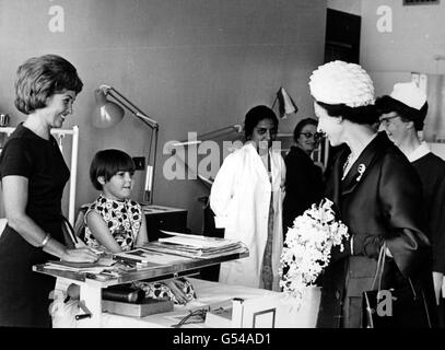 *Scanned low-res off print, high res available on request* Queen Elizabeth II visiting the Royal Infirmary in Hull. Stock Photo