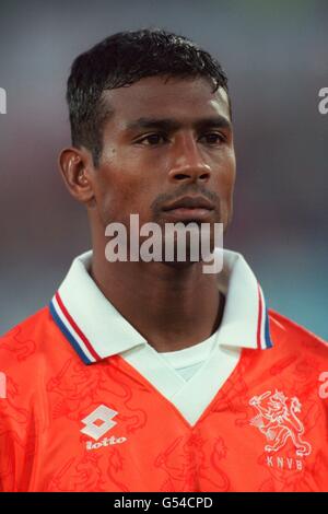 Soccer - UEFA Euro 1996 qualifying Group 5 - Netherlands v Belarus - De Kuip, Rotterdam. ARON WINTER, NETHERLANDS ****** PORTRAIT Stock Photo