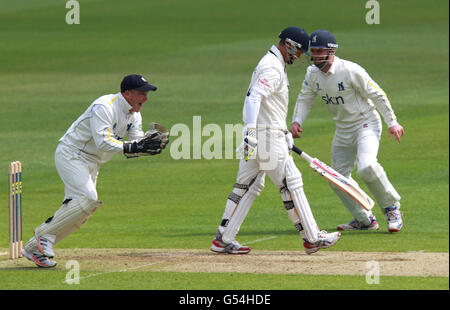 Warwickshire wicketkeeper Tim Ambrose celebrates the wicket of Durham's Dale Benkenstein trapped lbw for 11 during the LV County Championship Division One match at Edgbaston, Birmingham. Stock Photo