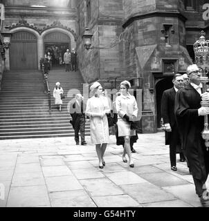 Queen Elizabeth II and Princess Anne leaving the Assembly Hall in Edinburgh after the second day of the General Assembly of the Church of Scotland. Stock Photo