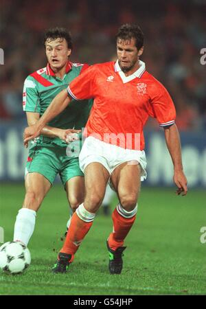 Soccer - UEFA Euro 1996 qualifying Group 5 - Netherlands v Belarus - De Kuip, Rotterdam Stock Photo