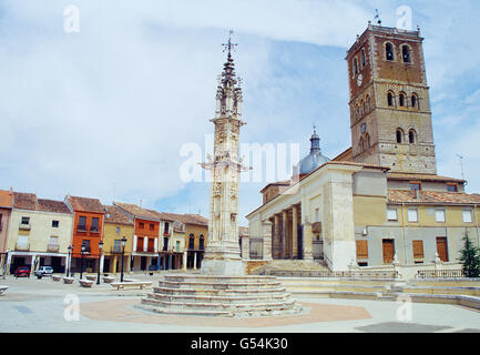 Gothic pillory and Main Square. Villalon de Campos, Valladolid province, Castilla Leon, Spain. Stock Photo