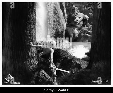 ‘Die Nibelungen: Siegfried’ 1924 German fantasy film directed by Fritz Lang (1890-1976) original lobby card showing Siegfried’s (Paul Richter) encounter with the magical dragon in the wood. Stock Photo
