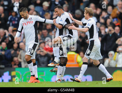 Fulham's Clint Dempsey celebrates after scoring his side's first goal of  the game Stock Photo - Alamy