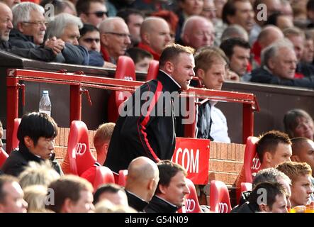 Soccer - Barclays Premier League - Manchester United v Swansea City - Old Trafford. Manchester United's Wayne Rooney in the dugout after being substituted Stock Photo