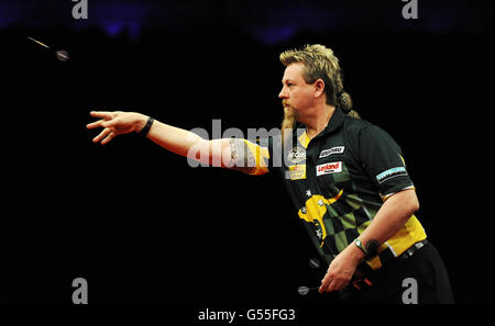 Simon Whitlock in action during his match with Adrian Lewis during the McCoy's Premier League Darts meeting at the Metro Radio Arena, Newcastle. Stock Photo