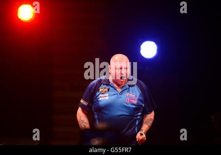 Darts - McCoy's Premier League Darts - Metro Radio Arena. Andy Hamilton plays against Kevin Painter during the McCoy's Premier League Darts meeting at the Metro Radio Arena, Newcastle. Stock Photo