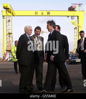 Prime Minister Tony Blair (right) with Northern Ireland Deputy First Minister Seamus Mallon (left) and Belfast Lord Mayor Sammy Wilson at Harland and Wolff shipyard in Belfast on his one-day visit to Northern Ireland. *...Mr Blair today welcomed the announcement that Harland and Wolff has won MoD contracts to build two ferries at its troubled Belfast shipyard. Stock Photo