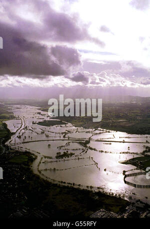 Clouds hang over the River Severn in this aerial view of the flooded banks of the River Severn near Worcester, central England after the Severn burst its banks. More rain swept across Britain, swelling rivers already at bursting point. * as the country's most widespread floods in 50 years showed few signs of abating. Weather forecasters warned that the situation would probably get worse. Stock Photo