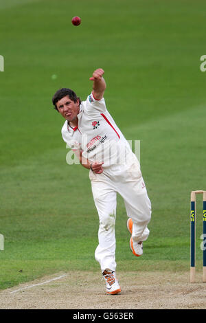 Cricket - LV= County Championship - Division One - Warwickshire v Lancashire - Day One - Edgbaston. Lancashire's Simon Kerrigan bowls Stock Photo