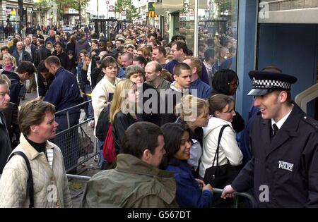 Queues of people wait for a glimpse of Manchester United and England footballer David Beckham as he signs copies of his book at Borders bookshop in Oxford Street, central London. The 25-year-old star was signing copies of his autobiography 'My World'. Stock Photo