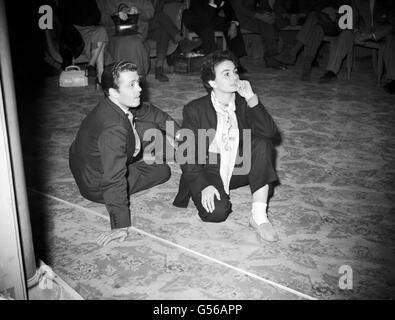 Theatre - 'Cinderella' - Odeon Cinema, Marble Arch. Jean Simmons and Richard Attenborough at a rehearsal of the pantomime 'Cinderella' Stock Photo