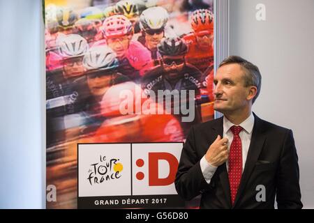 Duesseldorf, Germany. 20th June, 2016. Lord Mayor Thomas Geisel (SPD) standing at introductory press event for the Bora - Argon 18 team for the Tour de France in Duesseldorf, Germany, 20 June 2016. At this year's Tour de France running from July 2 to 24 those from the second division will take part thanks to a wildcard. The first stage of the Tour 2017 will take place in Dusseldorf Photo: MAJA HITIJ/dpa/Alamy Live News Stock Photo