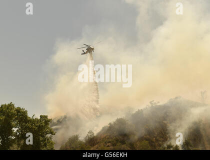 Duarte, CA, USA. 29th Aug, 2015. A helicopter drops water on the Fish Fire Monday. The Fish Fire burns above Duarte and Los Angeles County Monday afternoon June 20th, 2016. The Reservoir Fire also started nearby during record heat in the Southwest. The fire was 1,400 acres at 2:50pm. © Stuart Palley/ZUMA Wire/Alamy Live News Stock Photo