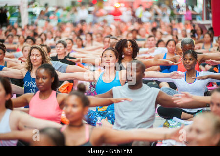 New York, USA. 20th June, 2016. Thousands of yoga practitioners pack Times Square in New York to practice yoga on the first day of summer, Monday, June 20, 2016. The 14th annual Solstice in Times Square, 'Mind Over Madness',   stretches the yogis'  ability to block out the noise and the visual clutter that surround them in the Crossroads of the World. (© Richard B. Levine) Stock Photo