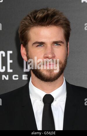 Los Angeles, CA, USA. 20th June, 2016. Liam Hemsworth at arrivals for INDEPENDENCE DAY: RESURGENCE Premiere, TCL Chinese 6 Theatres (formerly Grauman's), Los Angeles, CA June 20, 2016. Credit:  Priscilla Grant/Everett Collection/Alamy Live News Stock Photo