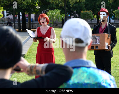 Berlin, Germany. 21st June, 2016. Soprano Claudia Roick singing during the Fete de la Musique festival at Lustgarten in Berlin, Germany, 21 June 2016. Musicians play music for free at different locations in the city. The idea comes from France and is celebrated in Berlin annualy since 1995. PHOTO: JENS KALAENE/dpa/Alamy Live News Stock Photo