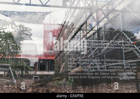 Berlin, Berlin, Germany. 21st June, 2016. The political art group 'Center for Political Beauty' (Zentrum fÃ¼r Politische SchÃ¶nheit, ZPS) sets up Roman-style arena for refugees to be devoured by tigers in outside the Maxim Gorki theater in Berlin. © Jan Scheunert/ZUMA Wire/Alamy Live News Stock Photo