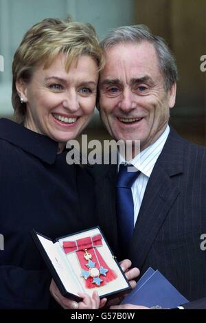 British magazine editor Tina Brown with her husband Harold Evans, after she received her CBE from British Queen Elizabeth II at Buckingham Palace in London. New York-based Tina is also celebrating her 47th birthday. *... Tina Brown, who is married to the former Sunday Times editor, has edited Vanity Fair, The New Yorker and now Talk magazine. Stock Photo
