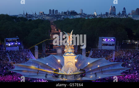 Crowds attend the Diamond Jubilee Concert in front of Buckingham Palace, London. Stock Photo