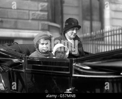 Princess Elizabeth (left, later Queen Elizabeth II) and her sister Princess Margaret Rose out for a ride with their nanny in their horse-drawn carriage, in 1933. Stock Photo