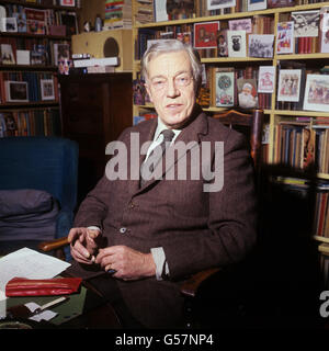 C. DAY-LEWIS 1968: Mr Cecil Day-Lewis, the new Poet Laureate, at his Greenwich, London, home. Stock Photo