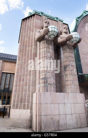 Helsinki Central railway station is a widely recognised landmark in Kluuvi, part of central Helsinki, Finland, and the focal poi Stock Photo