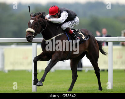 Princess Highway ridden by Pat Smullen wins the Ribblesdale Stakes during day three of the 2012 Royal Ascot meeting at Ascot Racecourse, Berkshire. Stock Photo