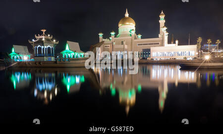 Long exposure Sultan Omar Ali Saifuddin Mosque in Bandar Seri Begawan, Brunei. Stock Photo