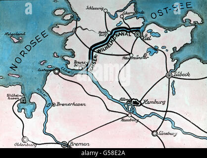 Wie wir sehen, liegt Hamburg noch ein ziemliches Stück vom Meere entfernt. Langsam muß das Schiff die Elbe herunterfahren, ehe es bei Cuxhaven die  Nordsee erreicht. Dann wendet es sich westwärts auf die Wesermündung zu, an der Bremerhaven liegt. Deutlich erkennen wir auf dieser Karte den Kaiser-Wilhelm-Kanal, der Nord- und Ostsee verbindet.   Da wir den Suez- und den Panamakanal durchfahren, ist es vielleicht interessant zu wissen, dass er 98 km lang ist während der Suezkanal 160 und der Panamakanal 92 km lang sind. Letzterer führt aber durch ein ungeheuer schwieriges, bergiges Gelände, währe Stock Photo
